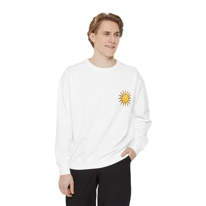 Sun Graphic Sweatshirt — "Feel the Vibes" Cozy Retro Sun Crewneck