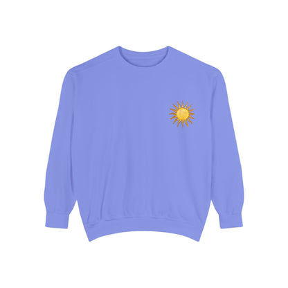 Sun Graphic Sweatshirt — "Feel the Vibes" Cozy Retro Sun Crewneck